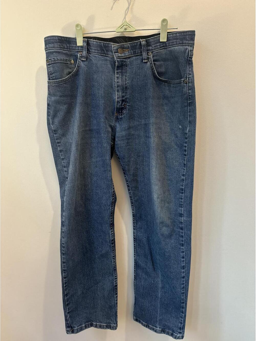 Men Wragler Jeqns Size 34 Inseam 28 1/2”
